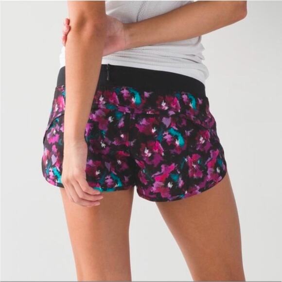 Lululemon Speed Short Midnight Bloom Black DeepFuschia Black Lined 2.5" Size 4